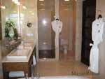 Grand Luxxe Suite Bathroom