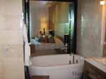 Grand Luxxe Villa Jacuzzi Tub
