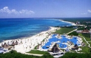 cancun_pool_aerial