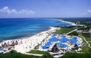 cancun_pool_aerial