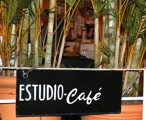 estudio restaurant sign