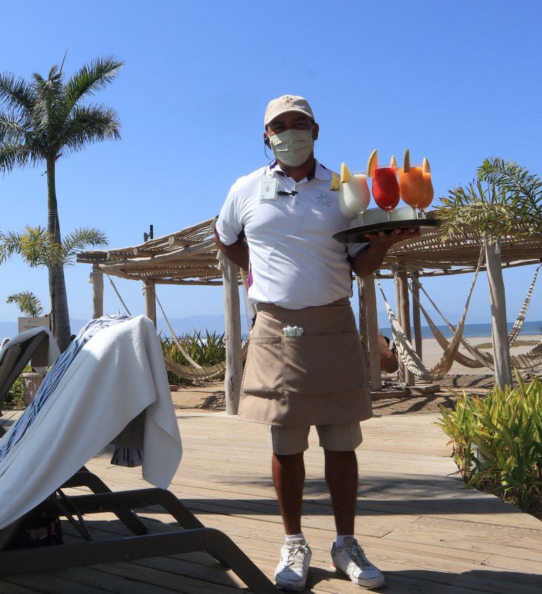 waiter at vidanta pools